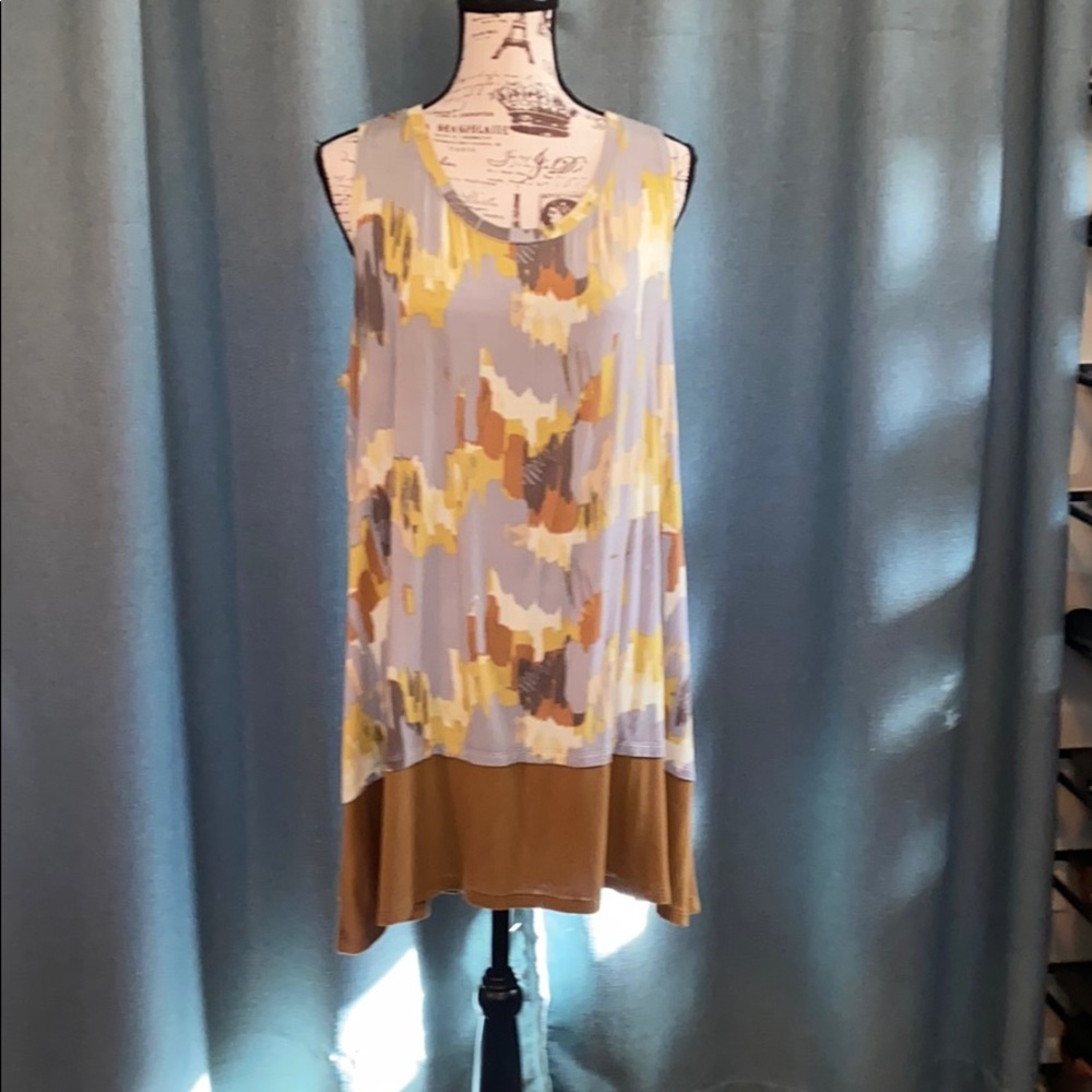 Sleeveless tunic